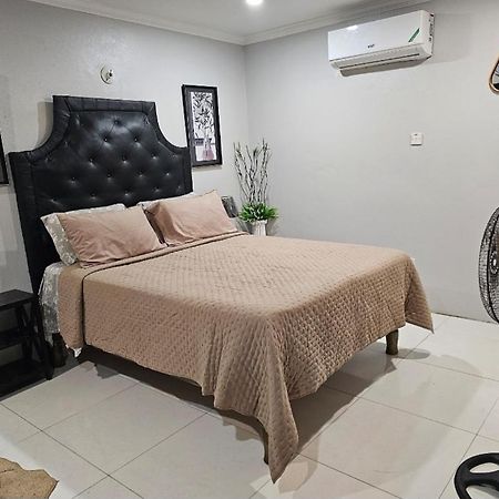 Appartamento Secret Hideaway Ocho Rios Esterno foto