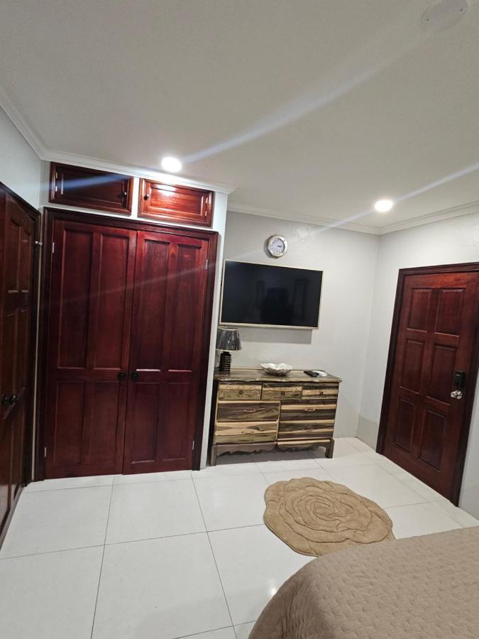 Appartamento Secret Hideaway Ocho Rios Esterno foto