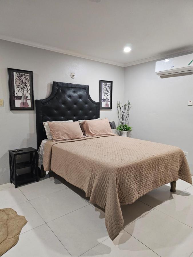 Appartamento Secret Hideaway Ocho Rios Esterno foto